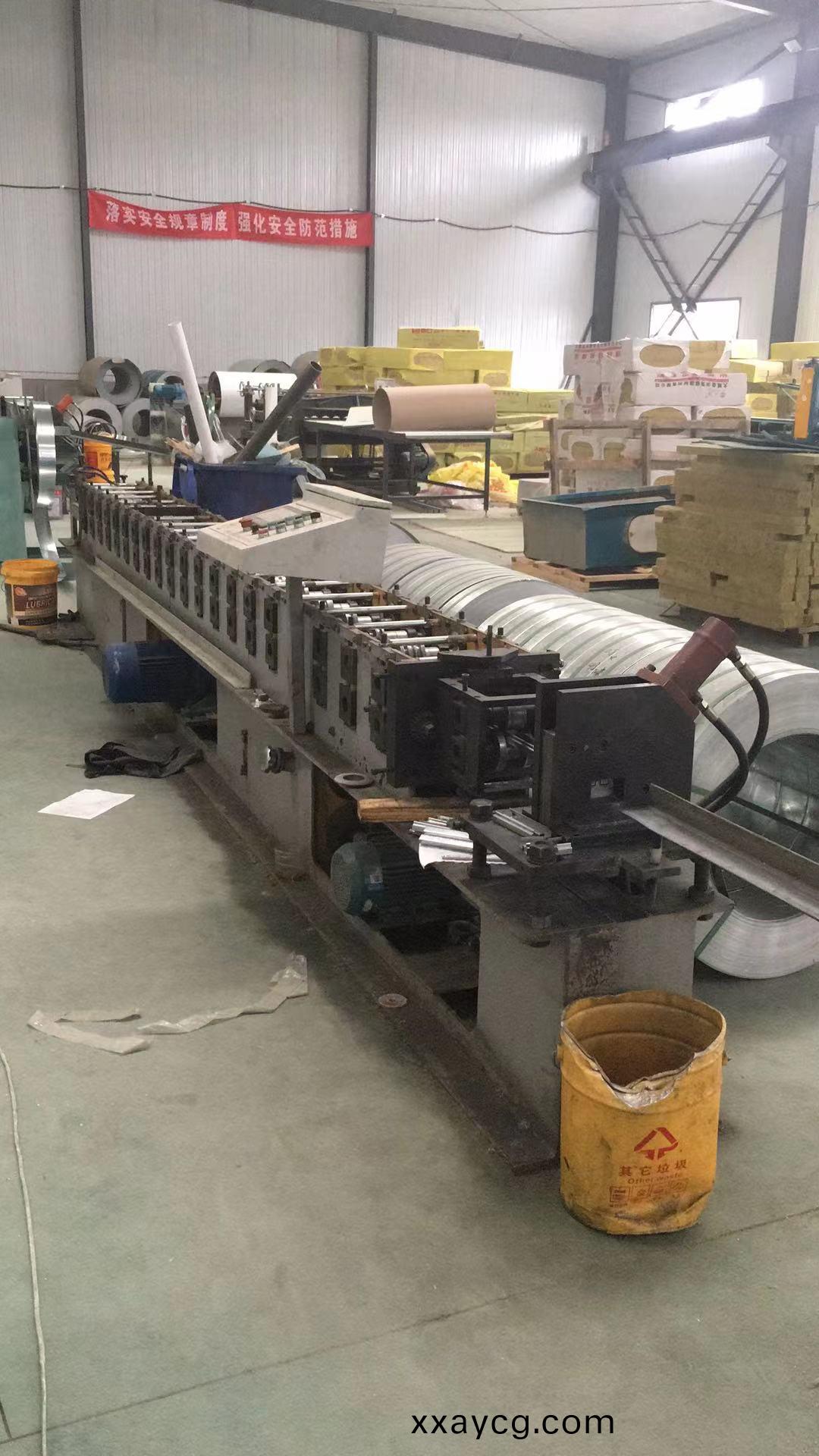 恆言(yan)信(xin)手(shou)工(gong)闆龍(long)骨生(sheng)産(chan)線(xian)